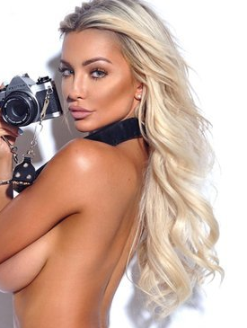 Lindsey Pelas (@lindseypelas) onlyfans-Modelbild mit Kragen