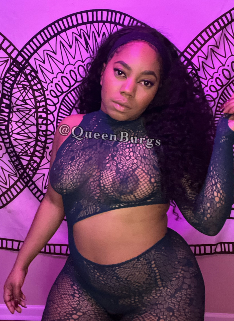 Queen Burgs (@queenburgs) Modelo onlyfans de Mississippi en una foto con lencería