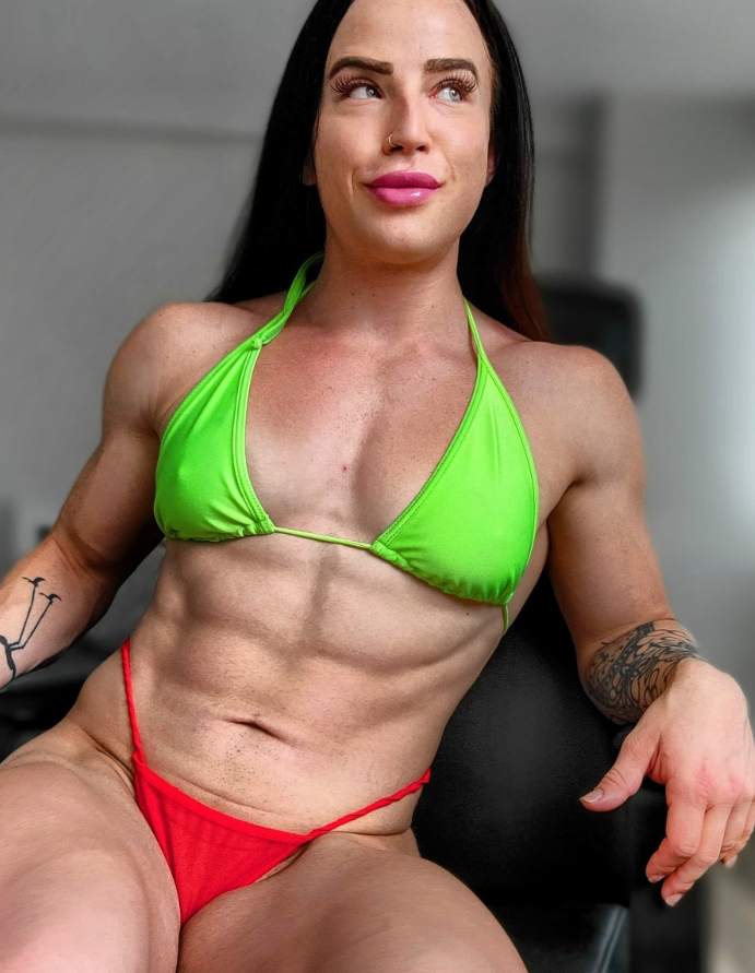 Fitbeastgoddess una foto di Wrestler OnlyFans' che indossa un reggiseno verde