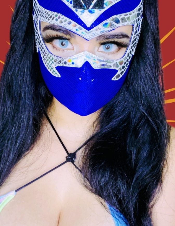 Mysstique, una foto di Wrestler OnlyFans che indossa una maschera