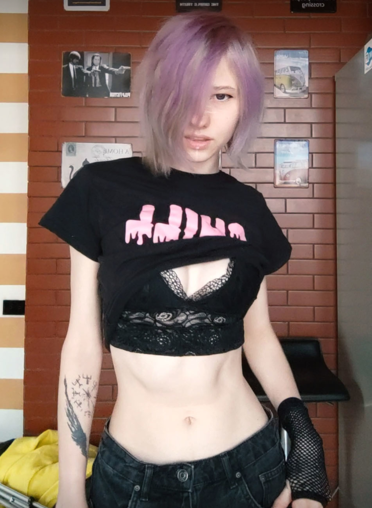 Sexy photo of Underrated OnlyFans Model named little_emo_kitten @little_emo_kitten wearing crop top