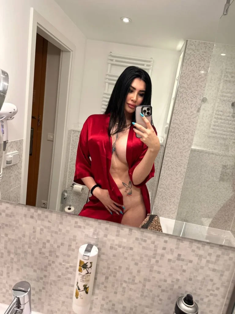 Bahrain OnlyFans Mira Nouri nude pic